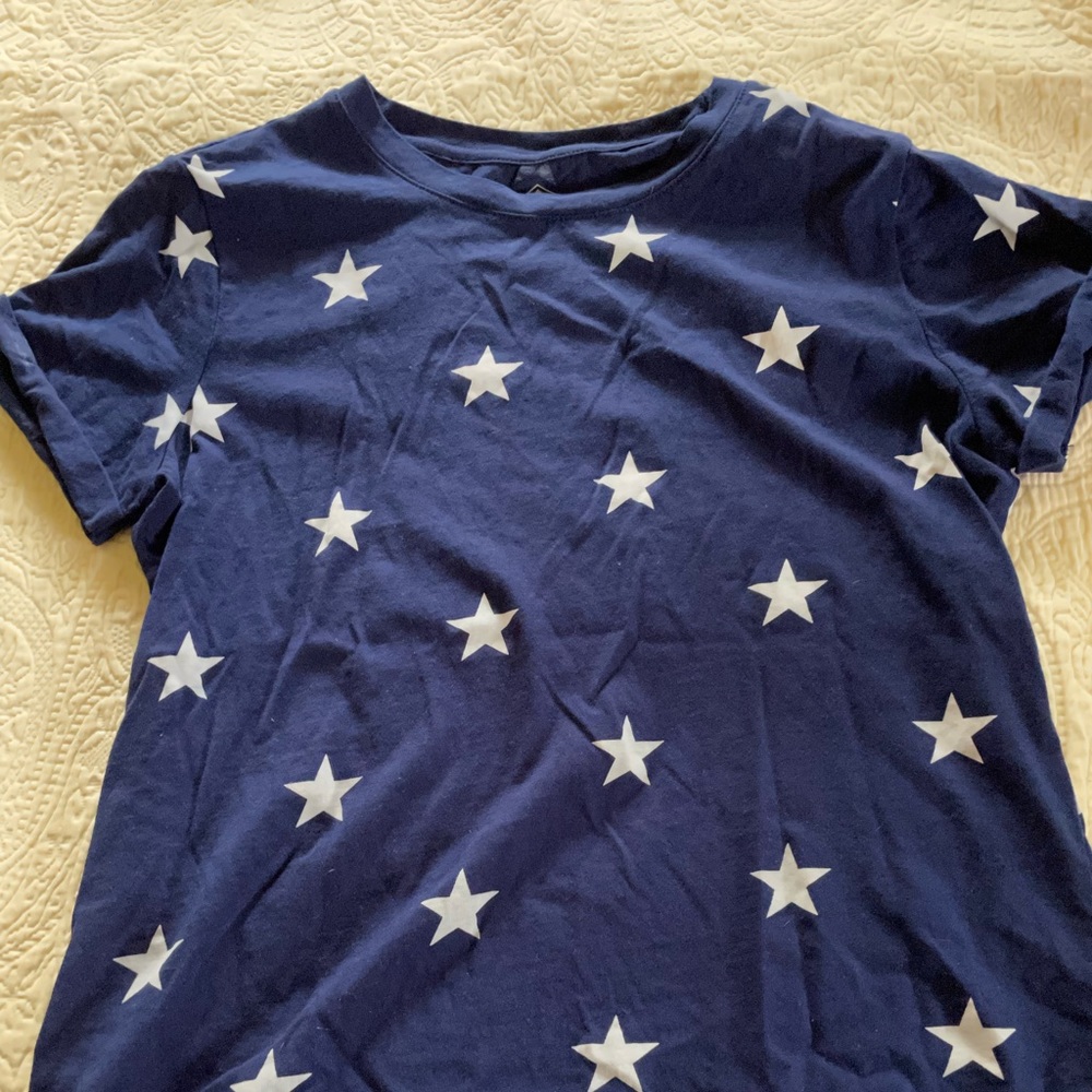 blue shirt w stars